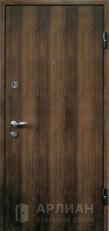 Фото «Входная уличная дверь эконом класса простая отделка снаружи ламинат №23»